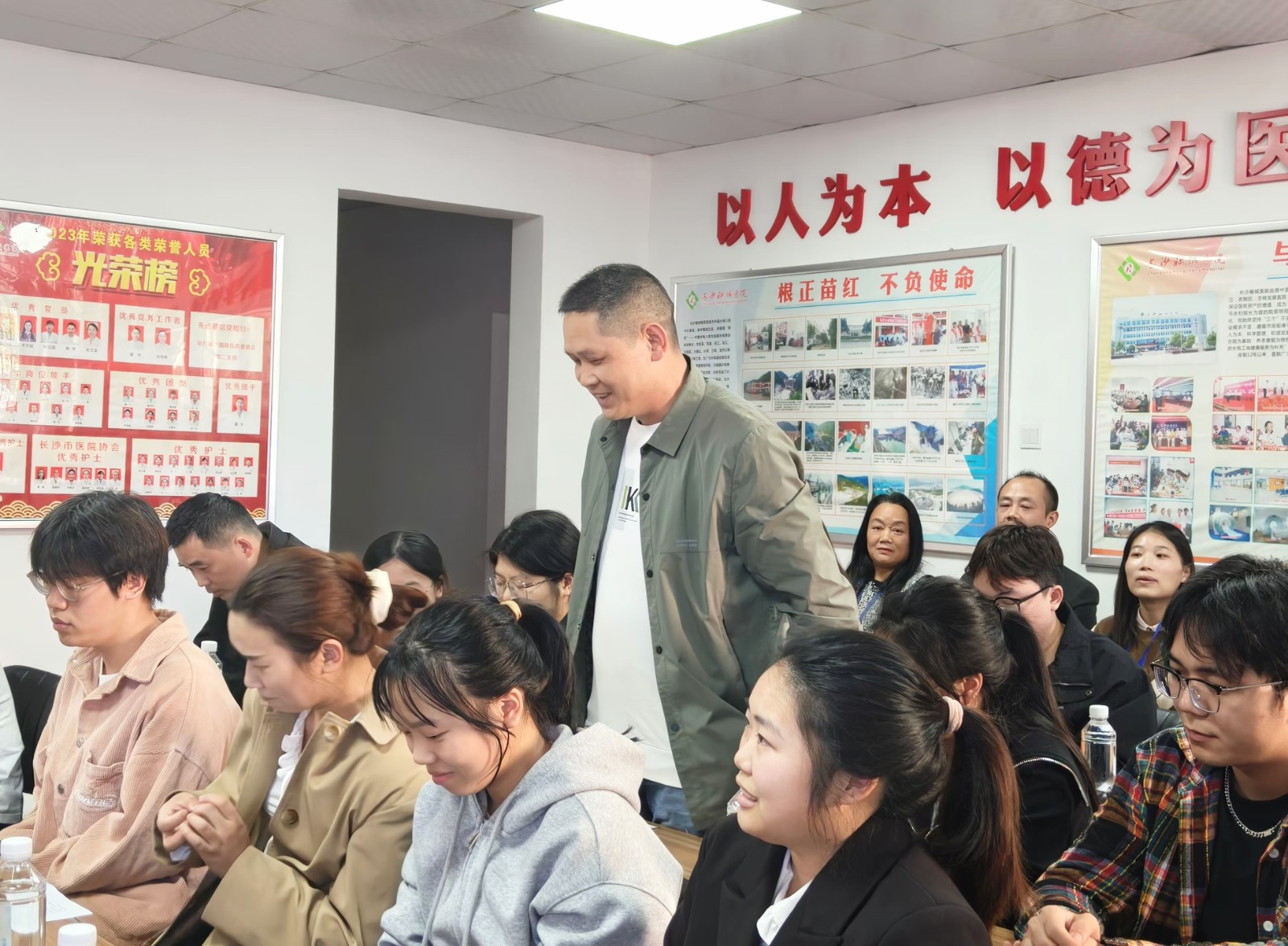 新员工自我介绍2.jpg